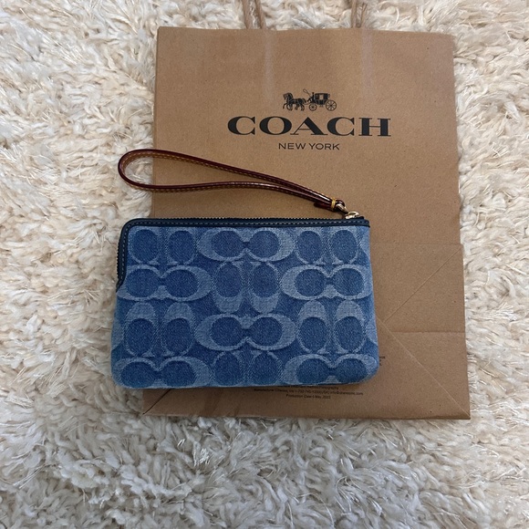 NWT❣️Coach Corner Zip Wristlet in Signature Denim Wallet Card Holder Case Blue - Picture 2 of 5